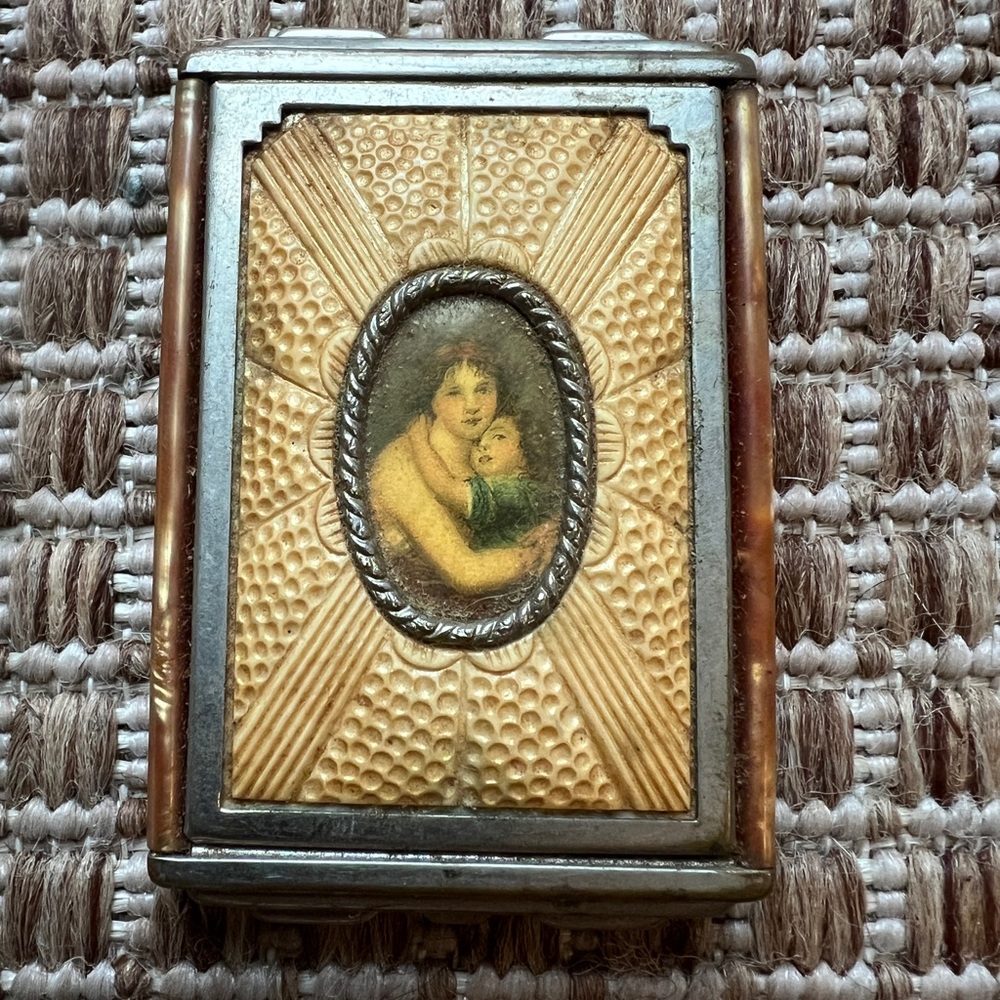 Vintage 1920’s Cameo Portrait Decorative Compact
